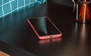 A phone on a table | Source: Shutterstock