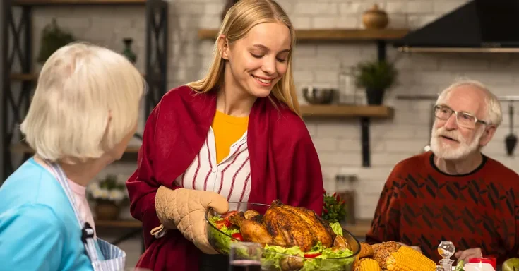 A woman serving an elderly couple for Thanksgiving | Source: Shutterstock