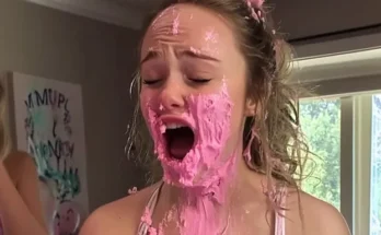 A woman with cake on her face | Source: Amomama