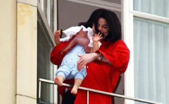 Michael Jackson with his son Bigi Jackson | Source: Getty Images