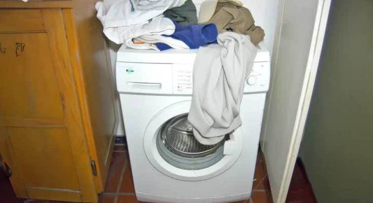 A bunch of clothes on top of a washing machine | Source: Amomama