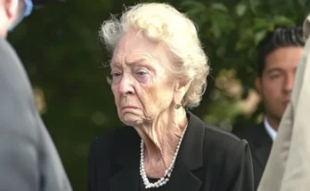 An older woman at funeral | Source: Amomama