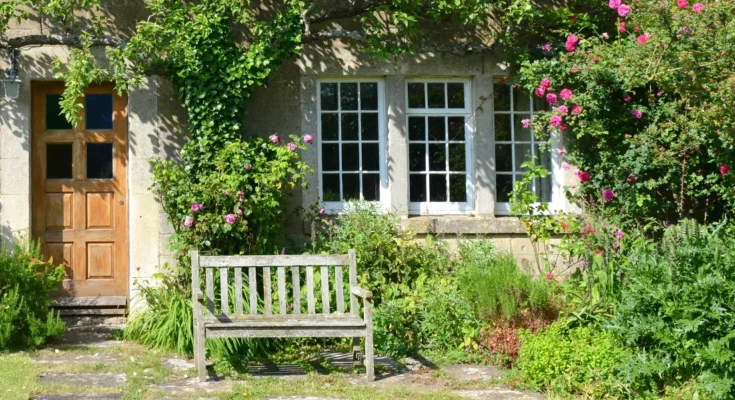 A garden outside a house | Source: Shutterstock