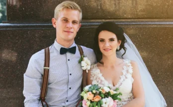 A smiling bridal couple | Source: Shutterstock