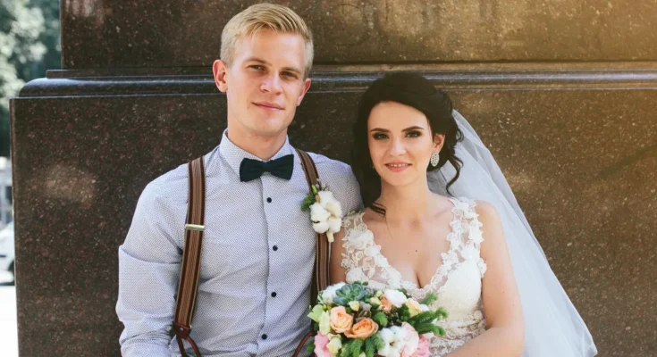 A smiling bridal couple | Source: Shutterstock
