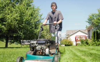 A teenage boy mowing a lawn on a sunny afternoon | Source: Shutterstock
