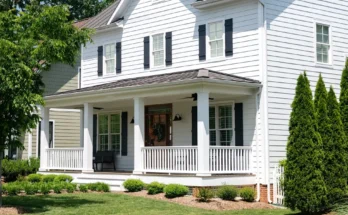 A classic white house with a wraparound porch | Source: Shutterstock