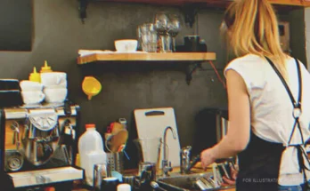 Young woman washing dishes | Source: Shutterstock
