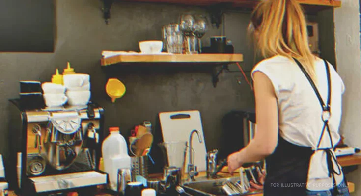 Young woman washing dishes | Source: Shutterstock