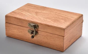 A wooden box | Source: Shutterstock