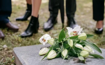 Flowers on the grave | Source: Pexels