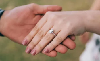 Engagement ring. | Source: Pexels