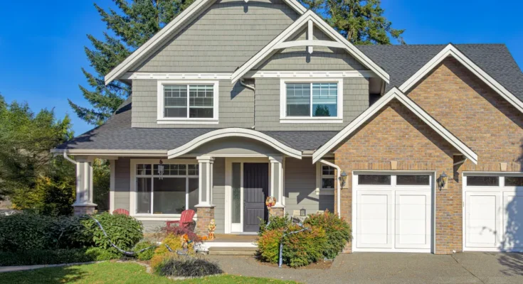 Front view of a house | Source: Shutterstock