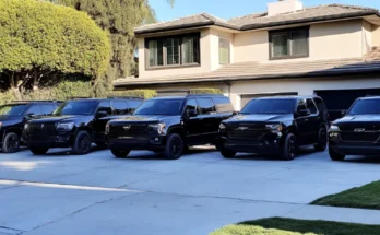 Black SUVs in a driveway | Source: The Celebritist