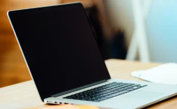 A laptop on a table | Source: Shutterstock