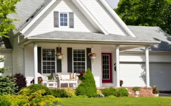A small suburban house | Source: Shutterstock