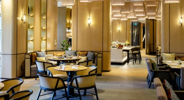 The interior of an upmarket restaurant | Source: Shutterstock