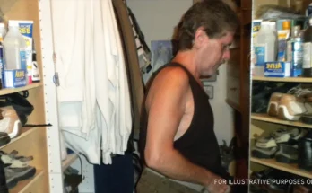 A man dressing in a closet | Source: Flickr