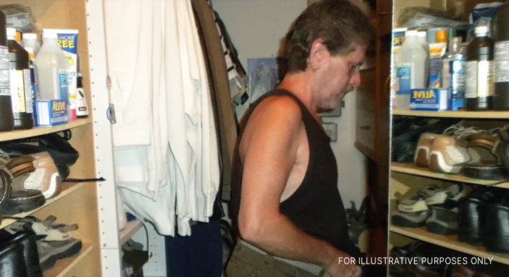 A man dressing in a closet | Source: Flickr