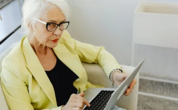Thoughtful elderly woman working on her laptop | Source: Midjourney
