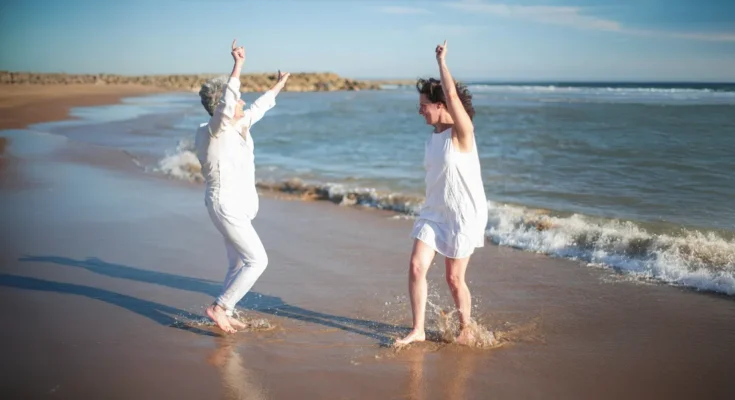 Two women dancing on the beach | Source: Pexels