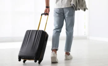 A man walking away | Source: Shutterstock