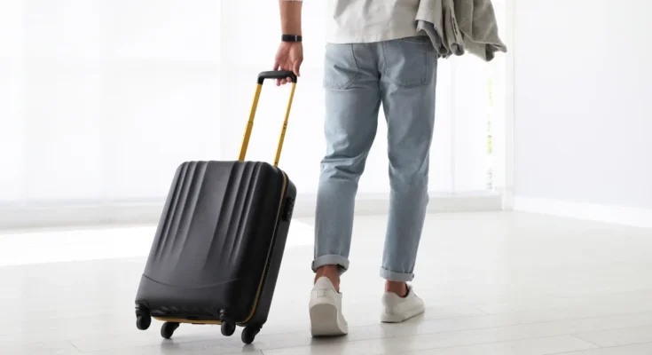 A man walking away | Source: Shutterstock