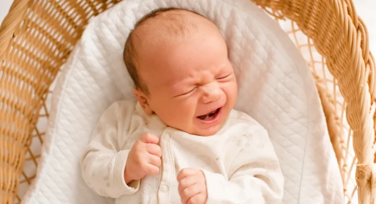 A crying baby boy | Source: Shutterstock