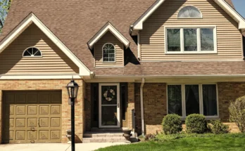 A house in a suburban area | Source: Shutterstock