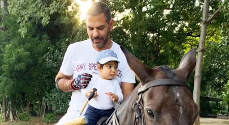 Sunjay Kapur with his son | Source: Instagram/priyasachdevkapur