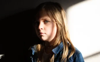 A girl | Source: Freepik/wirestock