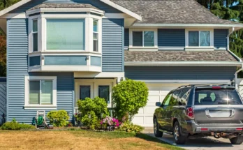 A car outside a house | Source: Shutterstock