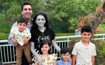 Lamar and Jessica Hanna with their children | Source: Instagram/blessed_by_cancer