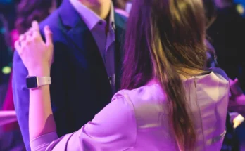 A couple dancing | Source: Shutterstock