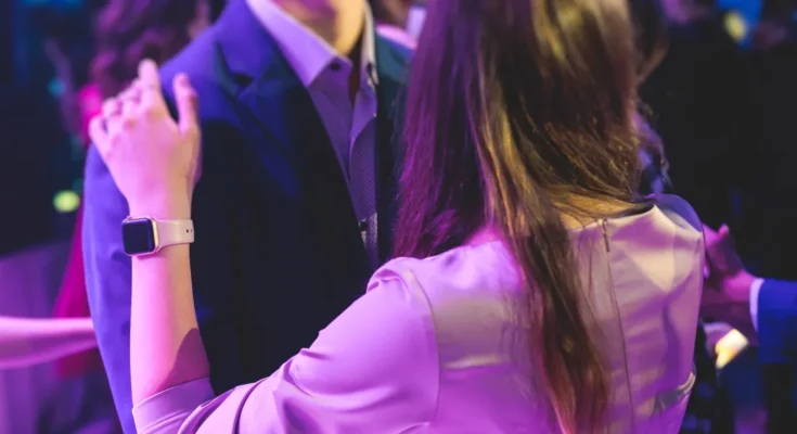 A couple dancing | Source: Shutterstock