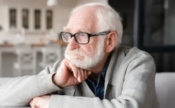 A sad old man sitting on a couch | Source: Shutterstock