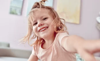 A happy little girl | Source: Shutterstock