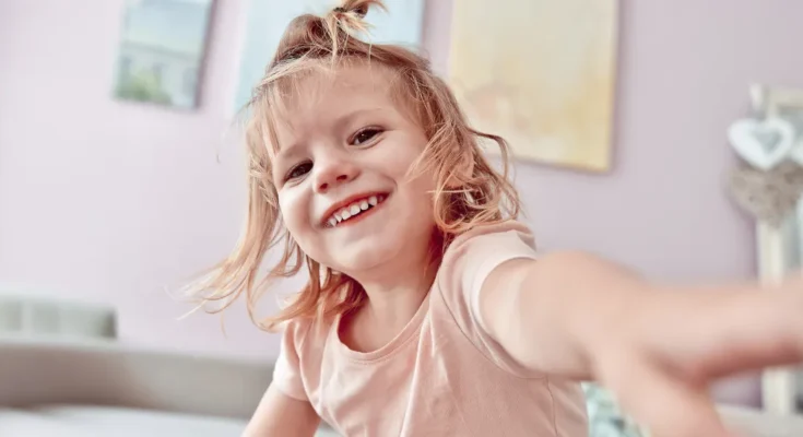 A happy little girl | Source: Shutterstock