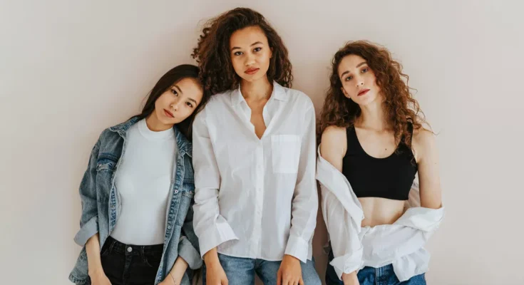 Three young women | Source: Pexels