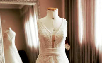 A white dress on a mannequin | Source: Shutterstock