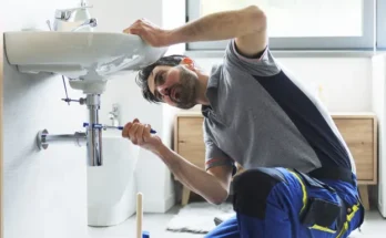 A plumber fixing a pipe | Source: Shutterstock
