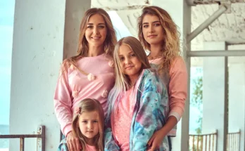 Four female siblings | Source: Freepik