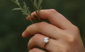 A woman's hand with an exquisite ring. | Source: Sora