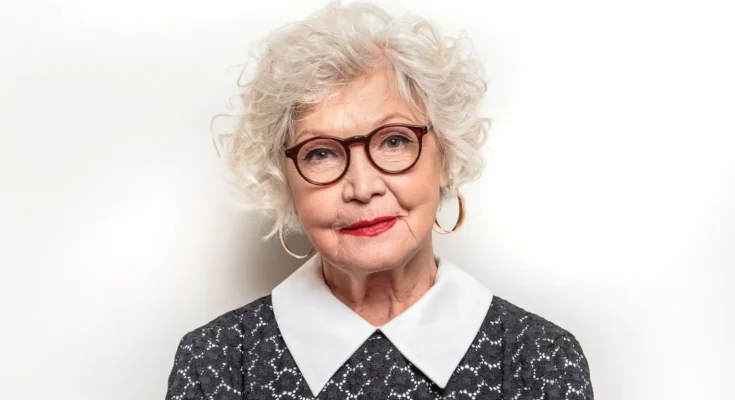 A serious older woman | Source: Shutterstock