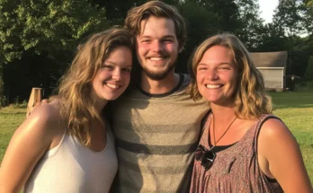 Man standing between two happy women | Source: Midjourney