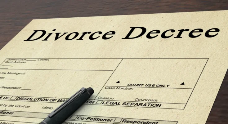 Divorce papers | Source: Shutterstock