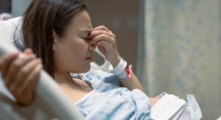 A pregnant woman in a hospital bed | Source: Shutterstock