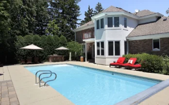A pool in a backyard | Source: Shutterstock