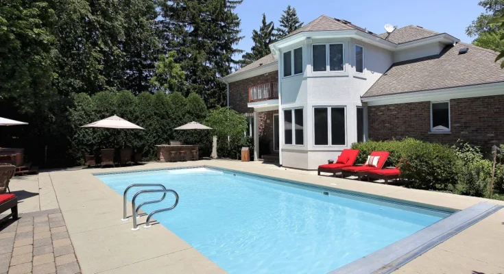 A pool in a backyard | Source: Shutterstock