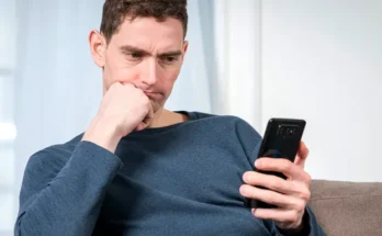 A man holding a phone | Source: Shutterstock
